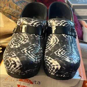 Sanita Women's Black and White Patterned Clogs